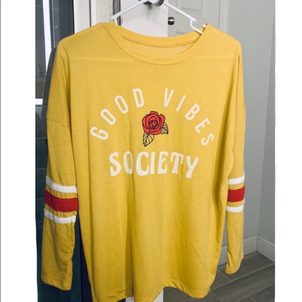 Long sleeve shit, with careful detailing